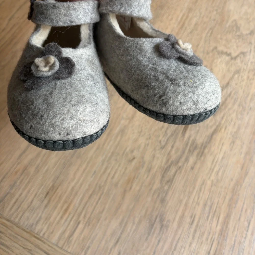 SATCH&SOL Handmade Artisan Wool Felt Mary Jane Slipper Youth Sz 1 Foral Mongolia